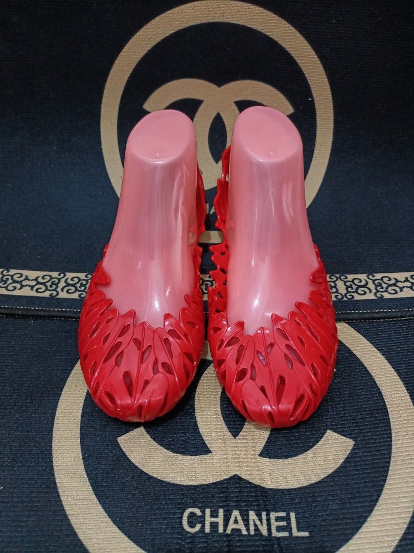 Melissa Preloved Shoes (Category: Sandals) located in Laoag. Submitted by mandmsapatoz (Listing ID 1259163707, Image 1). Description: For sale Preloved Melissa Shoes size US 9 25.5 CM.