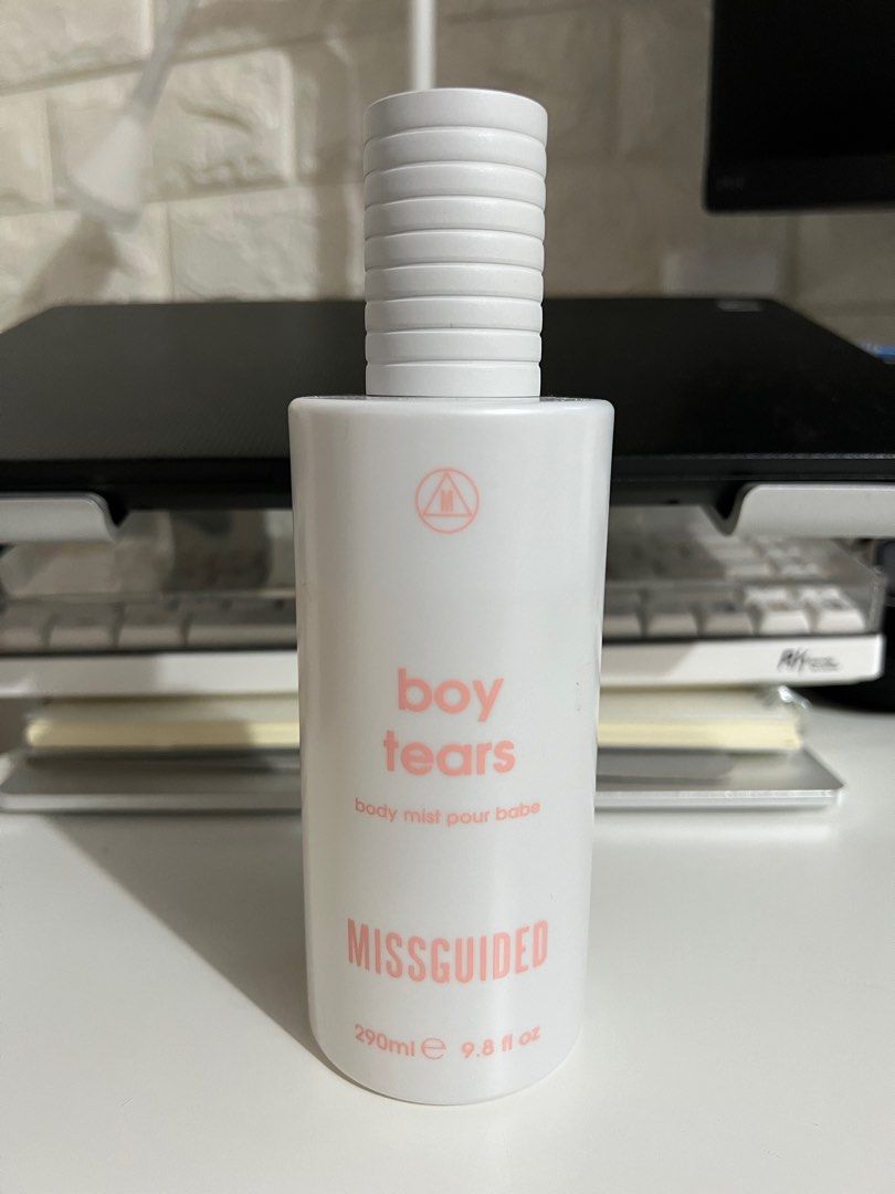 Boy tears body outlet mist