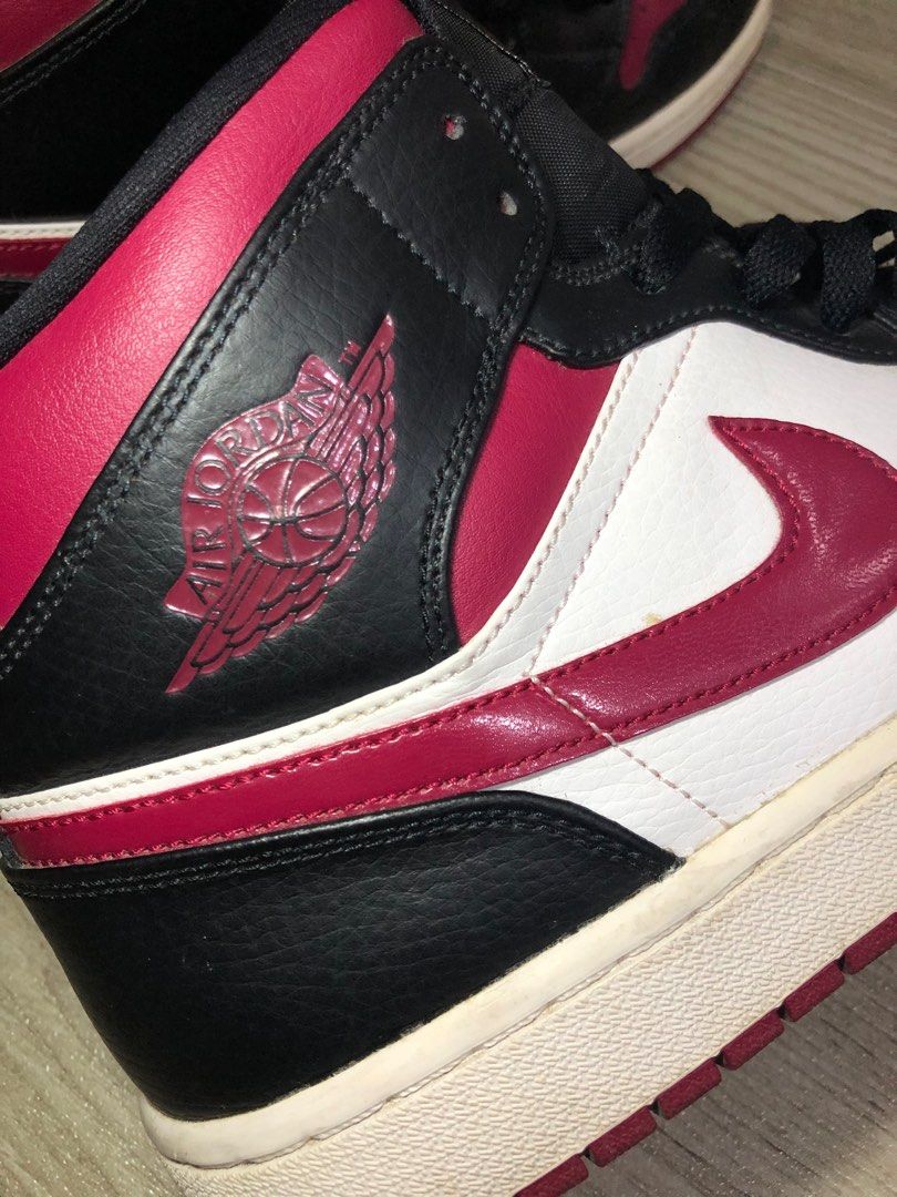 Basket jordan femme hotsell rouge