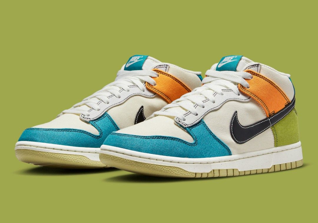 white nike dunk mid
