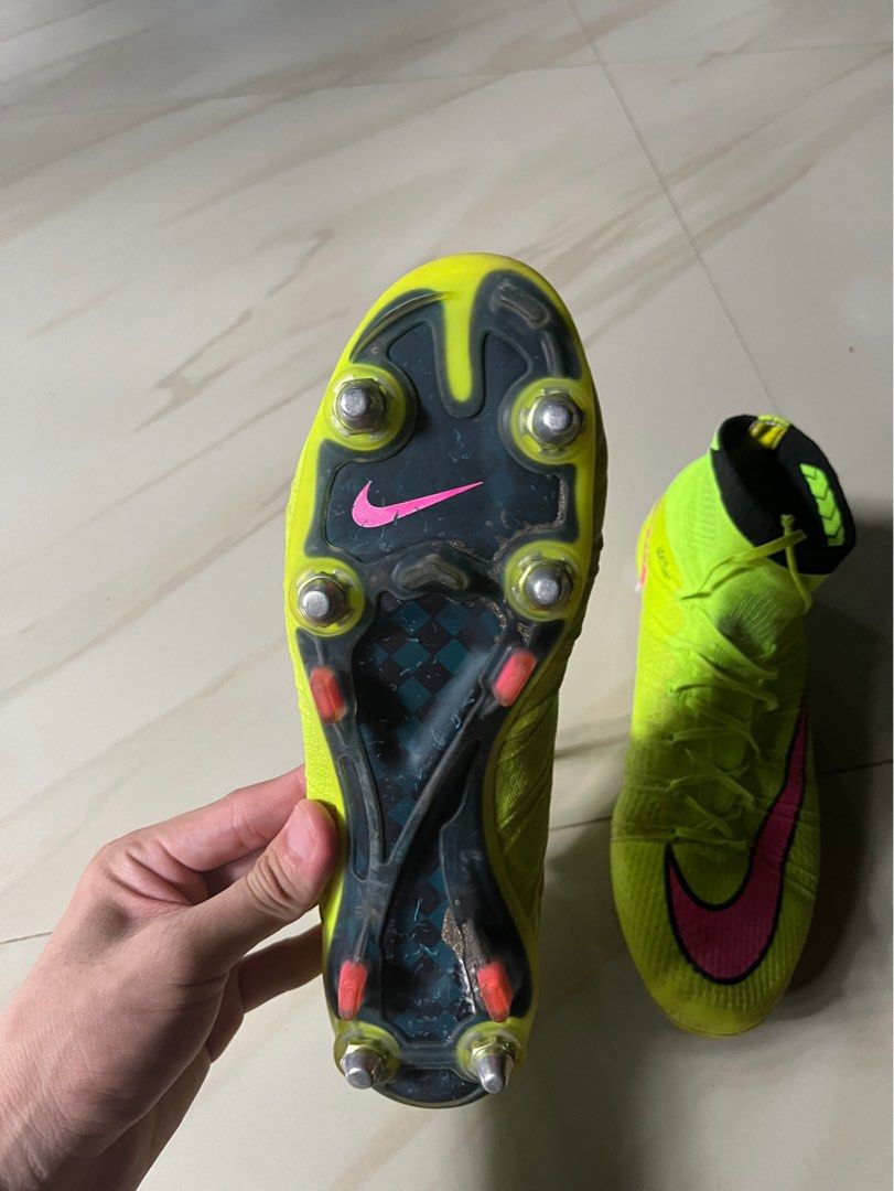 Nike shoes highlighter men
