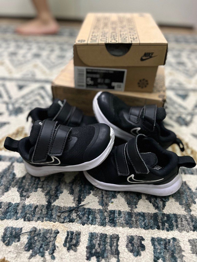 Nike star gazer sneakers 5c (Category: Babies & Kids Fashion) located in Mandaluyong City. Submitted by kaespace (Listing ID 1259206955, Image 3). Description: Rarely used as it we barely went out during pandemic. 950/pair Buy both pairs at 1500 Thank you! .