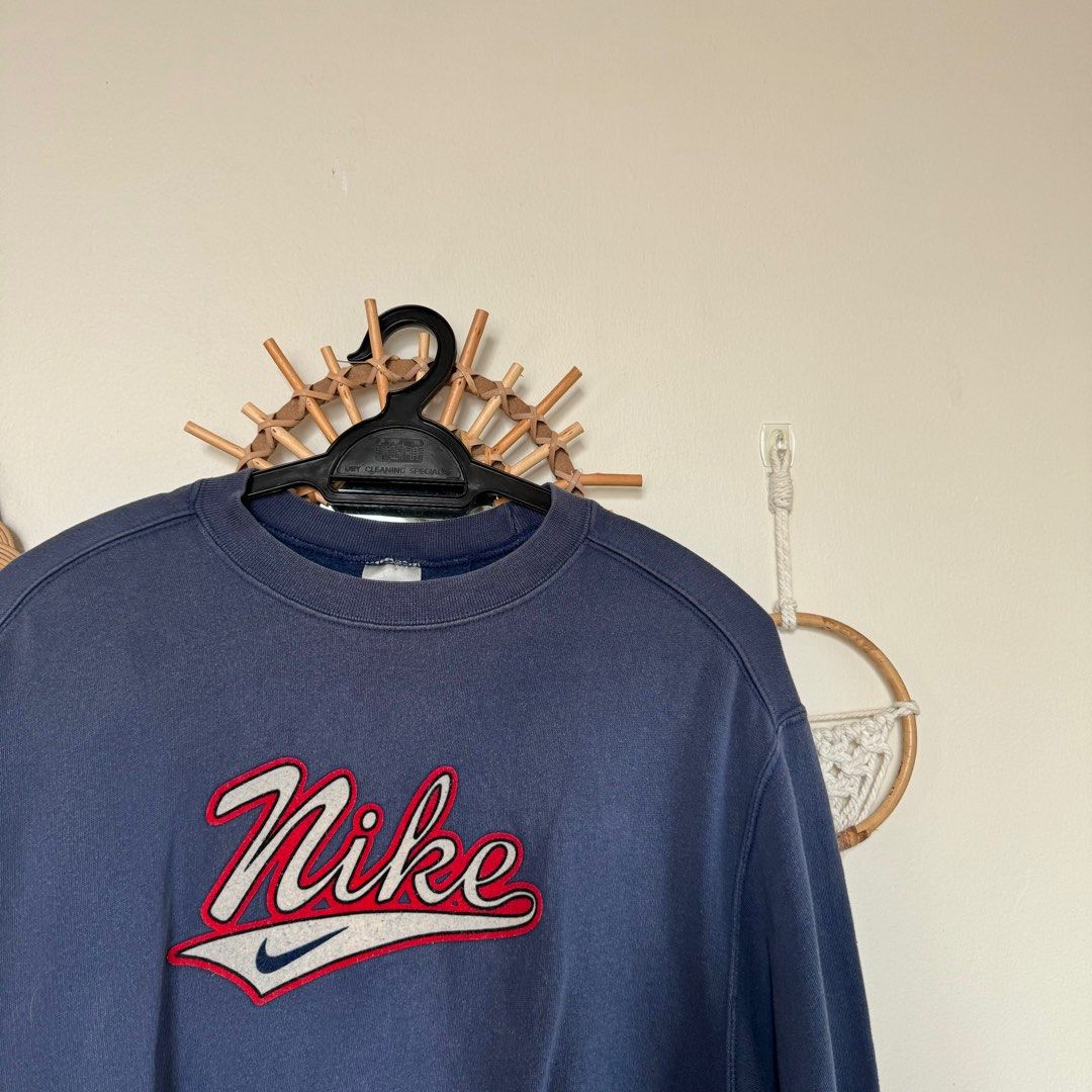 Red nike vintage new arrivals sweatshirt
