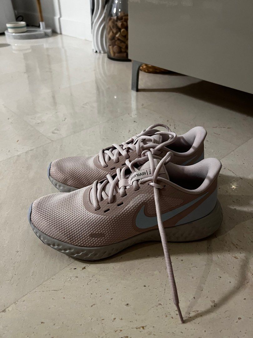 Nike on sale revolution 40