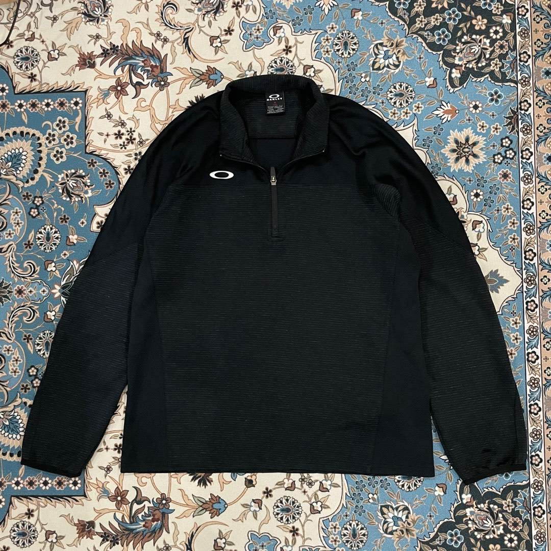 Oakley Half Zipper Men s Fashion Activewear on Carousell
