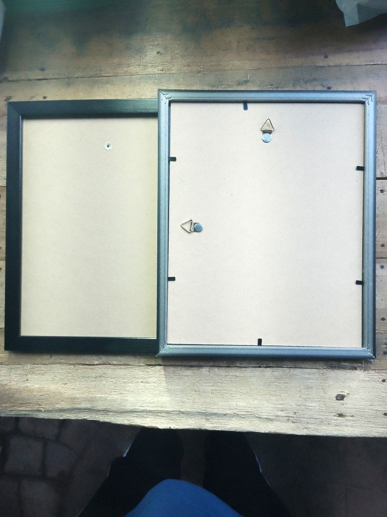 Picture frame for sale (Category: Frames & Pictures) located in Manila. Submitted by BryanPictureFrameServices (Listing ID 1259235263, Image 3). Description: Picture Frame any sizes available Pick up or lalamove only Picture frame kayo diyan ✅Matibay at affordable ✅ With glass or without glass ✅Any sizes available ✅2 hangers (Portrait/Landscape) ✅Easy to install ✅Easy to install pictures Kuha na kayo habang meron pa! Call: 09666286049.