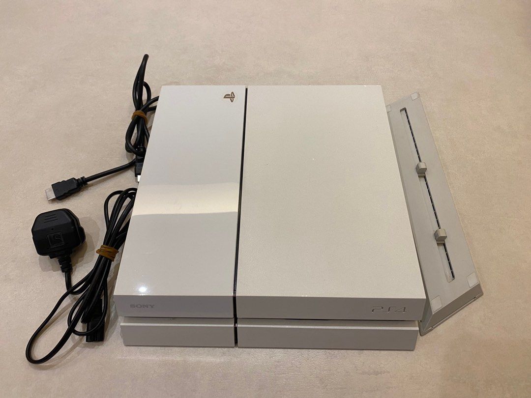 PS4 白色500GB連底座連HDMI線, 電子遊戲, 電子遊戲機, PlayStation