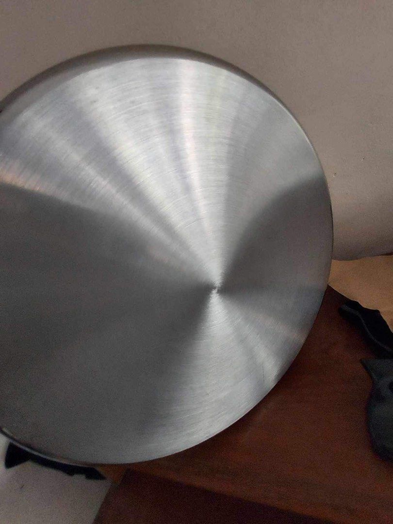 Saladmaster 16qrts roaster (Category: Cookware & Accessories) located in Rizal. Submitted by Luciana (Listing ID 1259108005, Image 2). Description: Brandnew black knob pinaka mlking size ng roaster free delivery metro mnila cod.
