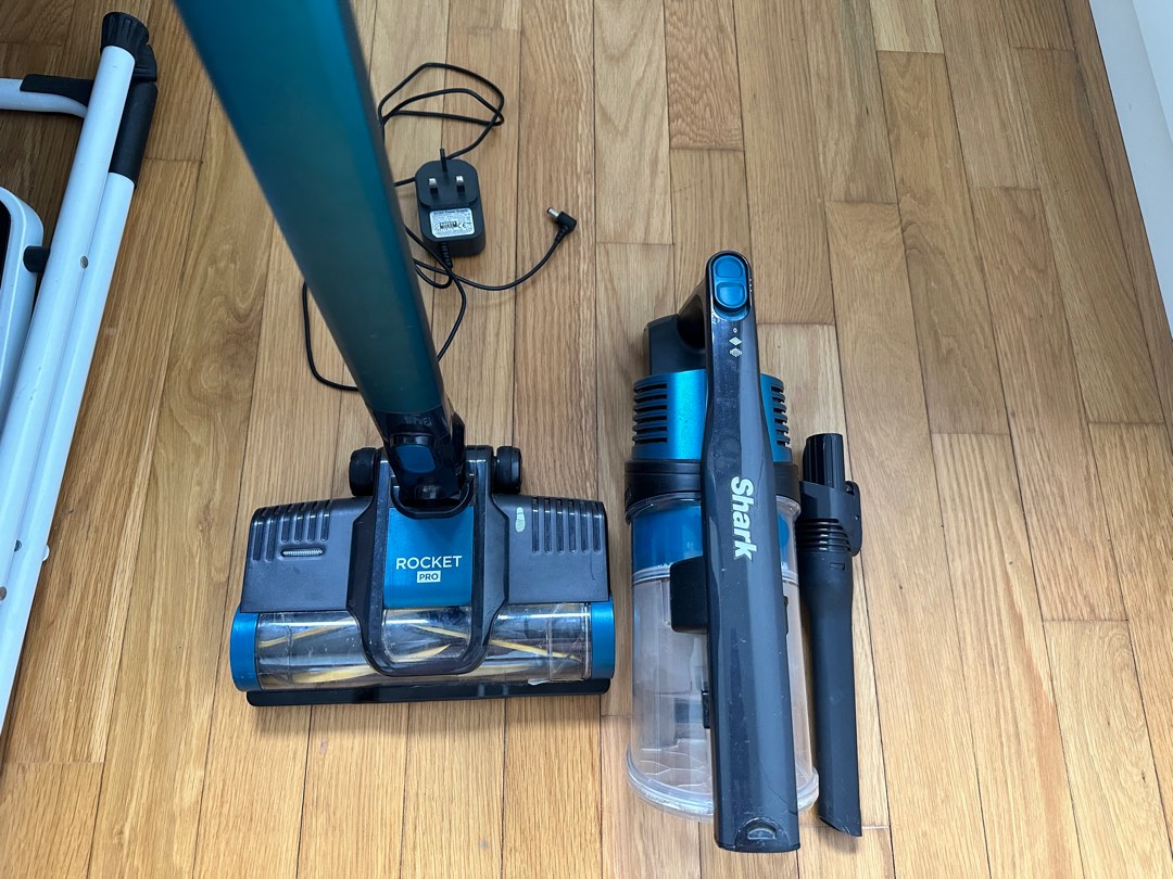 Shark Rocket Pet Pro Cordless Lightweight Vacuum, TV & Home Appliances