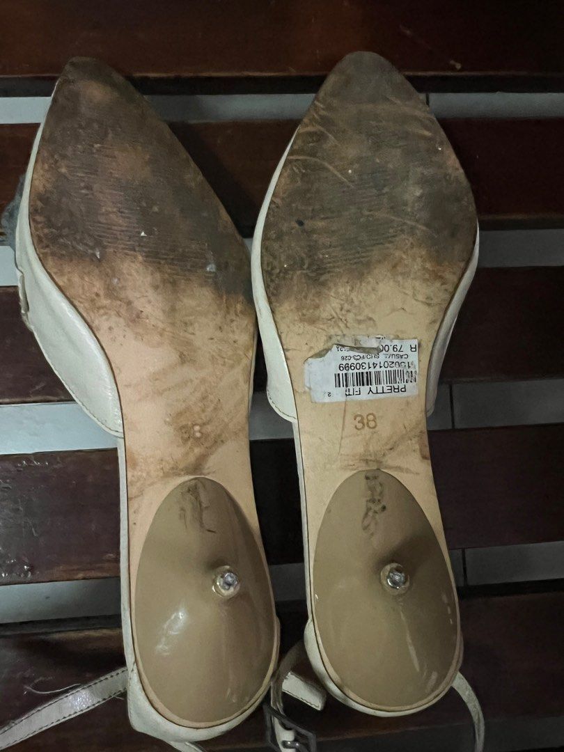 Shoes branded (Category: Heels) located in Manila. Submitted by cloudswimmer (Listing ID 1259190487, Image 3). Description: Lightly used however peeling from the inside due to prolonged storage Needs cleaning Heel tip needs to be replaced Flaws shown on photo Negotiable.