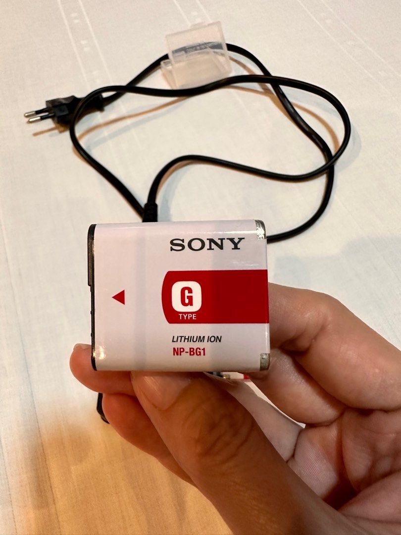 Sony camera battery, Photography, Photography Accessories, Batteries
