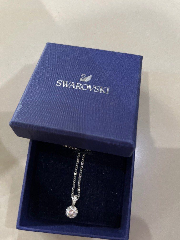 Swarovski solitaire pendant best sale necklace