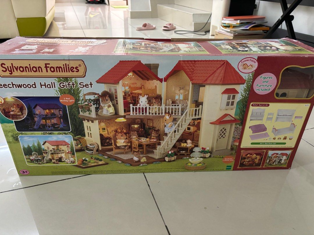 Sylvanian families beechwood hall top gift set with furniture