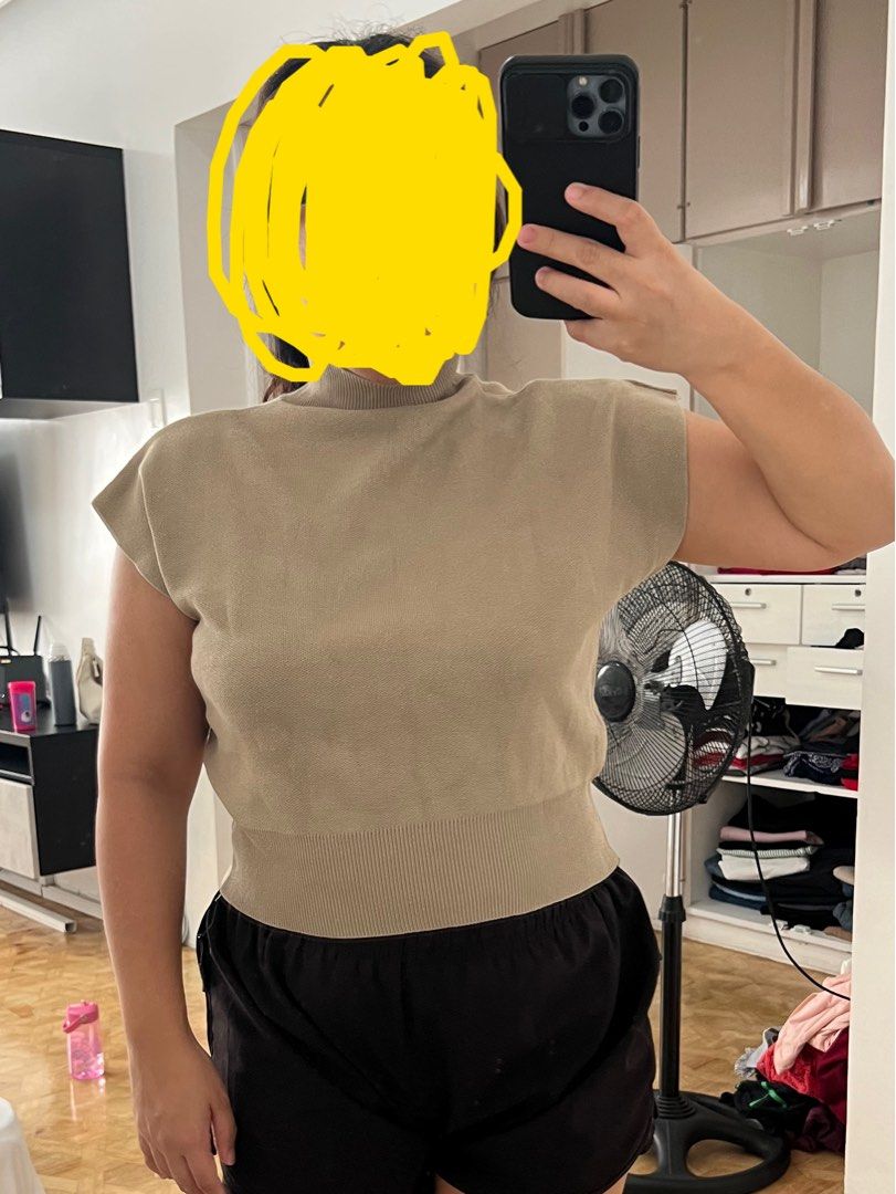 Turtleneck top (Free size) (Category: Blouses) located in Quezon City. Submitted by wantstodeclutter (Listing ID 1259100153, Image 1). Description: Unused just washed Bought from shopee at 329 price Rfs: a little loose on the neck (selling low).