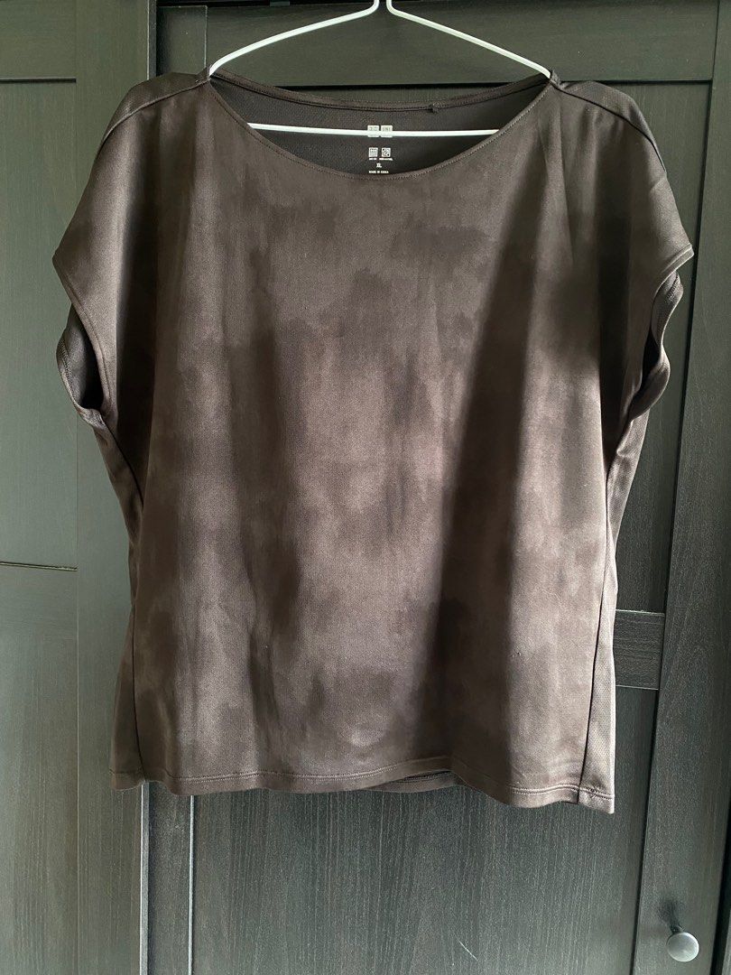 Uniqlo workout shirt hotsell