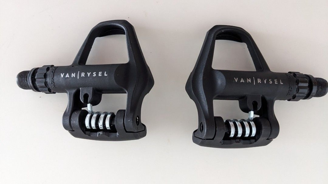 Decathlon road online bike pedals
