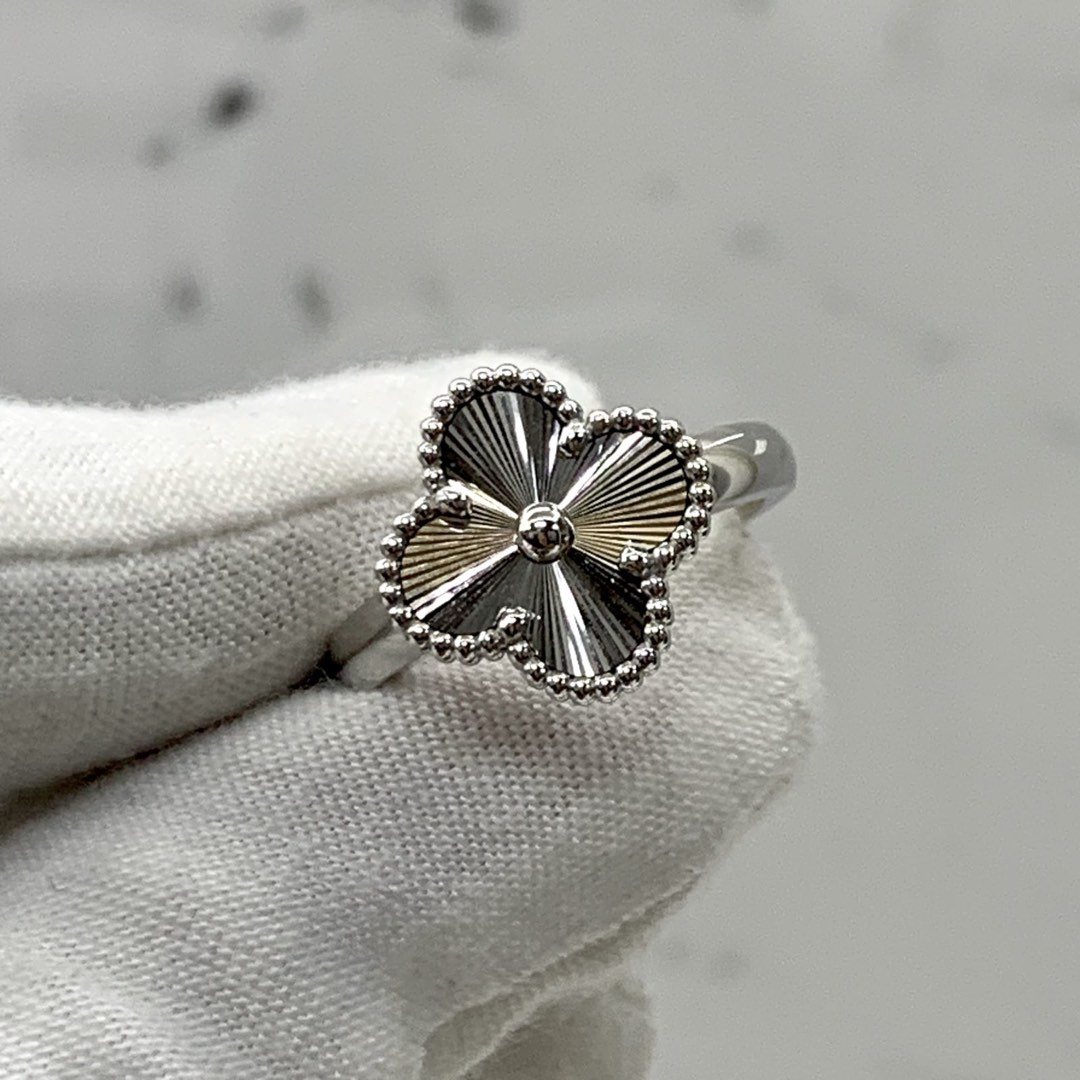 Vintage Alhambra Ring 18K White Gold, Luxury, Accessories on Carousell