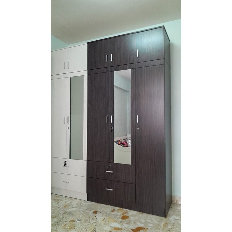 Simple wardrobe with shop mirror