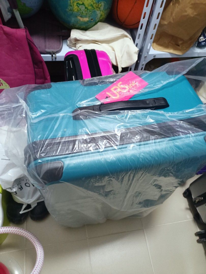 WTS brand new URS inc 28inch G pro titan premium luggage