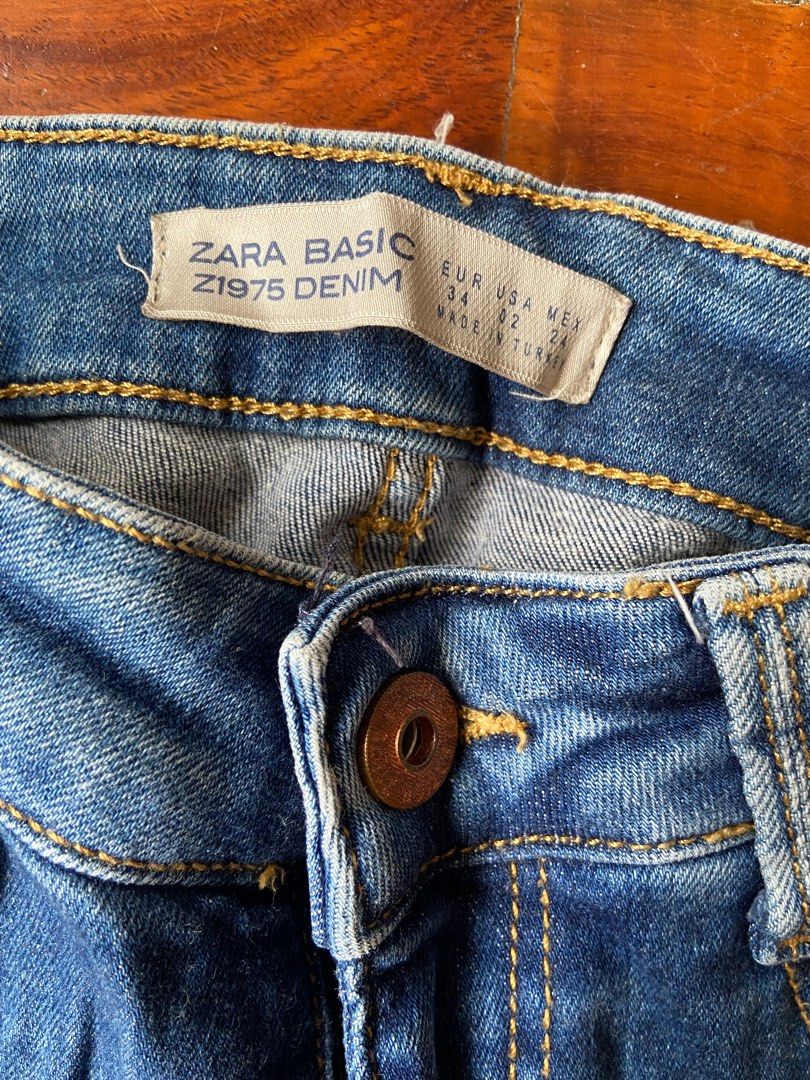 Zara Skinny Jeans (Category: Jeans) located in Quezon City. Submitted by clt.2020 (Listing ID 1259115326, Image 2). Description: bought in Croatia. Zara skinny jeans. Distressed hems. Size: Small Waist: 26.