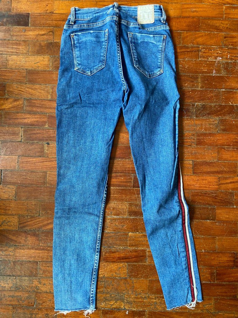 Zara Skinny Jeans (Category: Jeans) located in Quezon City. Submitted by clt.2020 (Listing ID 1259115326, Image 3). Description: bought in Croatia. Zara skinny jeans. Distressed hems. Size: Small Waist: 26.