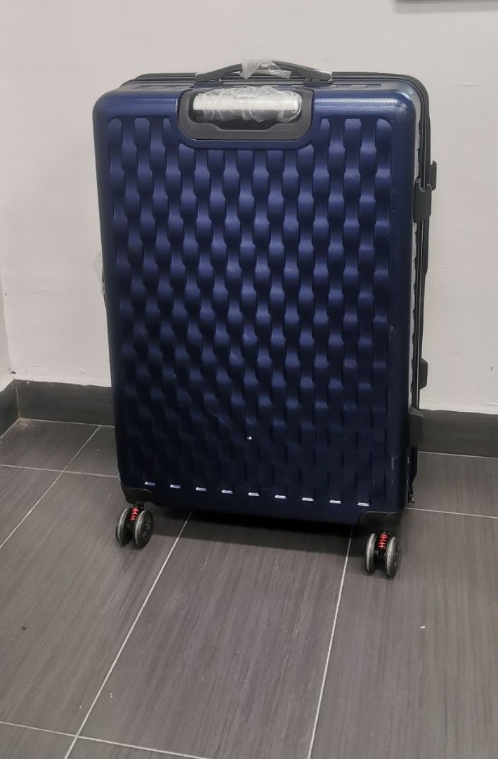 30 inch Luggage, Hobbies & Toys, Travel, Luggage on Carousell