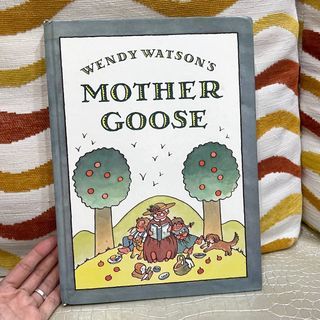英國🇬🇧帶回 精裝 厚本 經典Mother goose歌謠式繪本 童書