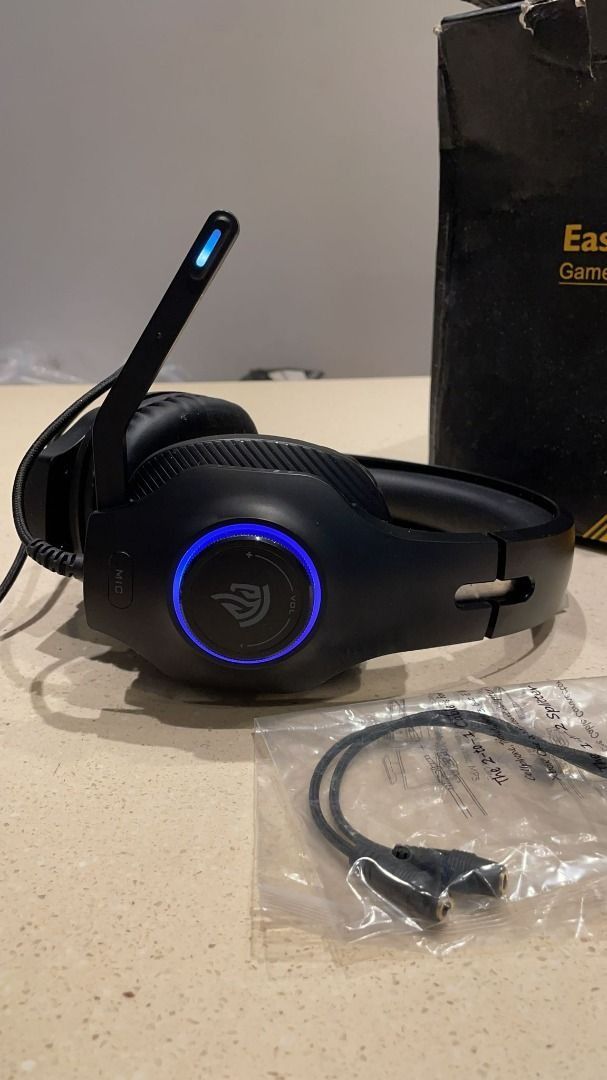 SG LOCAL STOCK 2936 EasySMX VIP002D Gaming Headset with Mic Virtual 7.1 Surround Sound On Earcup Control RGB LED Lights for PS4 PC Laptop