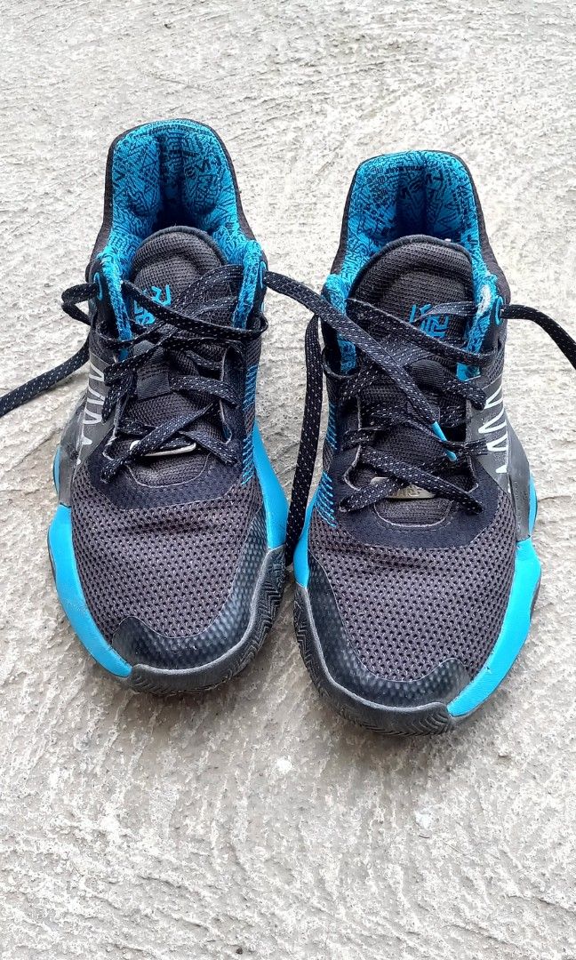 Original Authentic ADIDAS STAR WARS Donovan Mitchel (Category: Sneakers) located in Cainta. Submitted by daydreamer85846 (Listing ID 1263199726, Image 3). Description: like new talaga di na nasuot eh issue on last photo sobrang okay na okay pa even ipangbasketball.