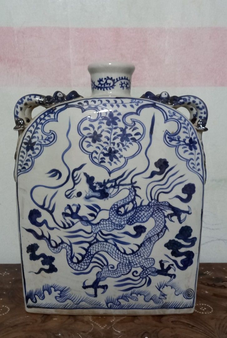 Antique porcelain Jar (Category: Vases & Decorative Bowls) located in Manila. Submitted by porcelain.homedecor (Listing ID 1263302788, Image 3). Description: Fs, Antique porcelain blue and white pair Flask Dragon jar NO ISSUES those who are interested Kindly sent my Inbox 📬.