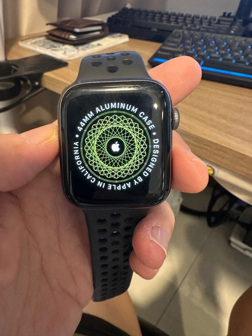 Apple nike watch store series 4 price