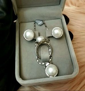 Authentic Fresh Water Pearls on Silver Plated Hardware Jewellery Set