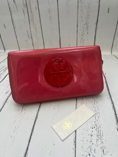 (Category: ) located in . Submitted by shopredcloset (Listing ID 1263230091, Image 1). Description: .