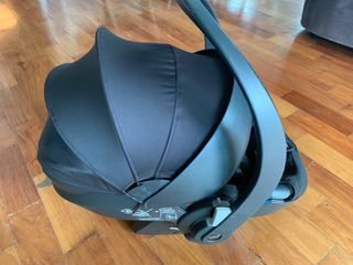 Babyzen car seat with adapters