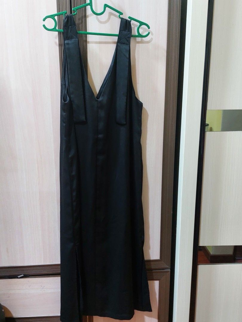H M Black Pinafore Dress V neckline
