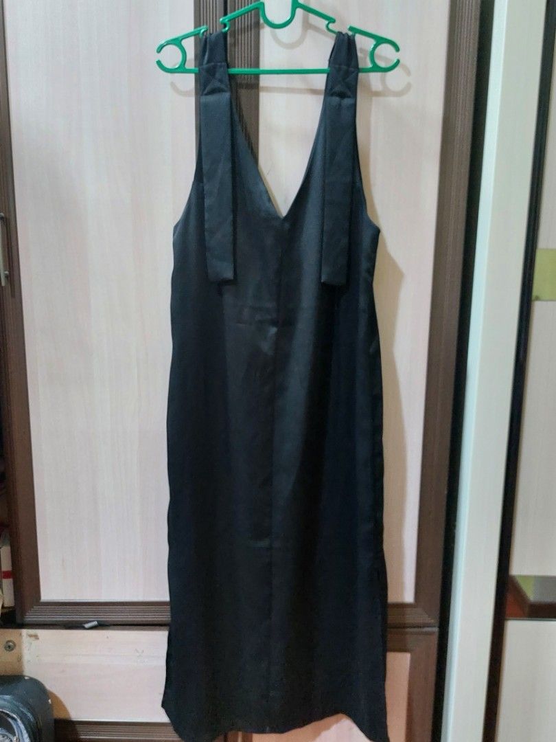 H M Black Pinafore Dress V neckline