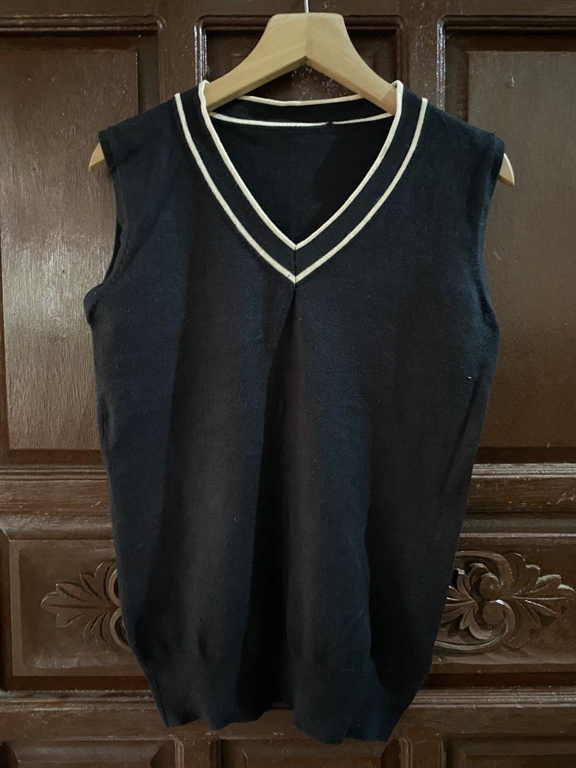 Black Vest (Category: Others Tops) located in Marikina City. Submitted by daze_studio_ (Listing ID 1263230251, Image 2). Description: .