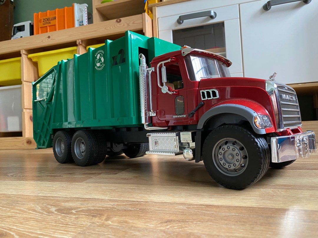 Mack granite top garbage truck