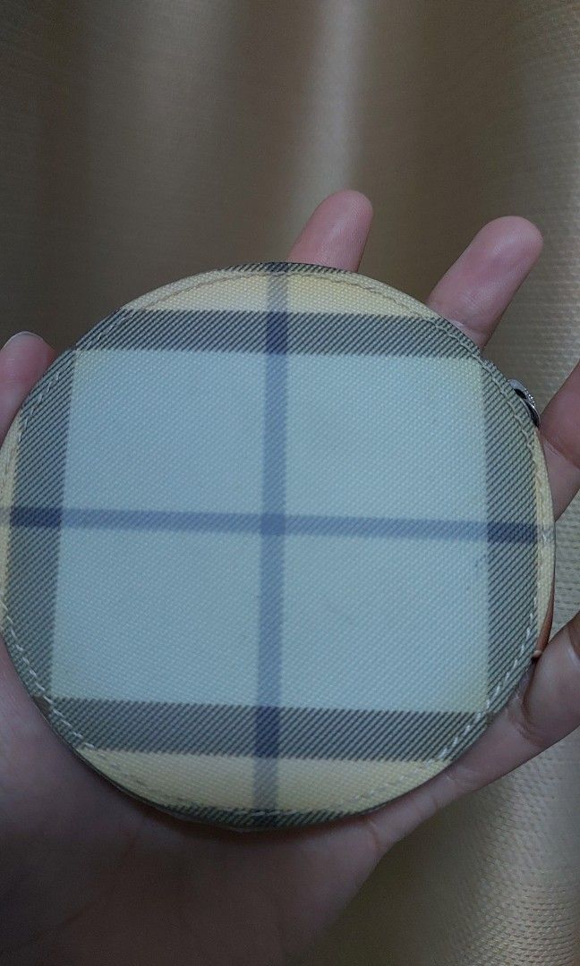 Burberry round store coin purse
