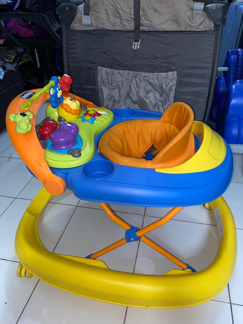 Chicco - Walky Talky - Baby Walker Loopstoel - Groot Speeloppervlak - Veilig en Comfortabel - In Hoogte Verstelbaar - Compacte Sluiting - 6 Maanden