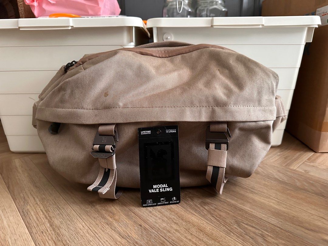 Chrome vale discount sling bag