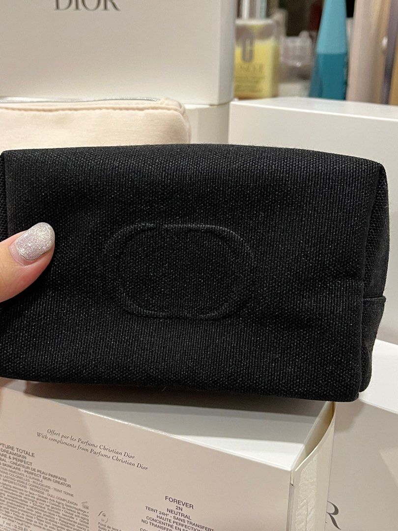 Dior store dreamskin pouch
