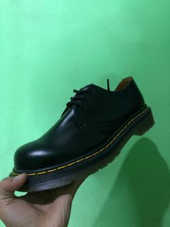 Dr martens laced 1461