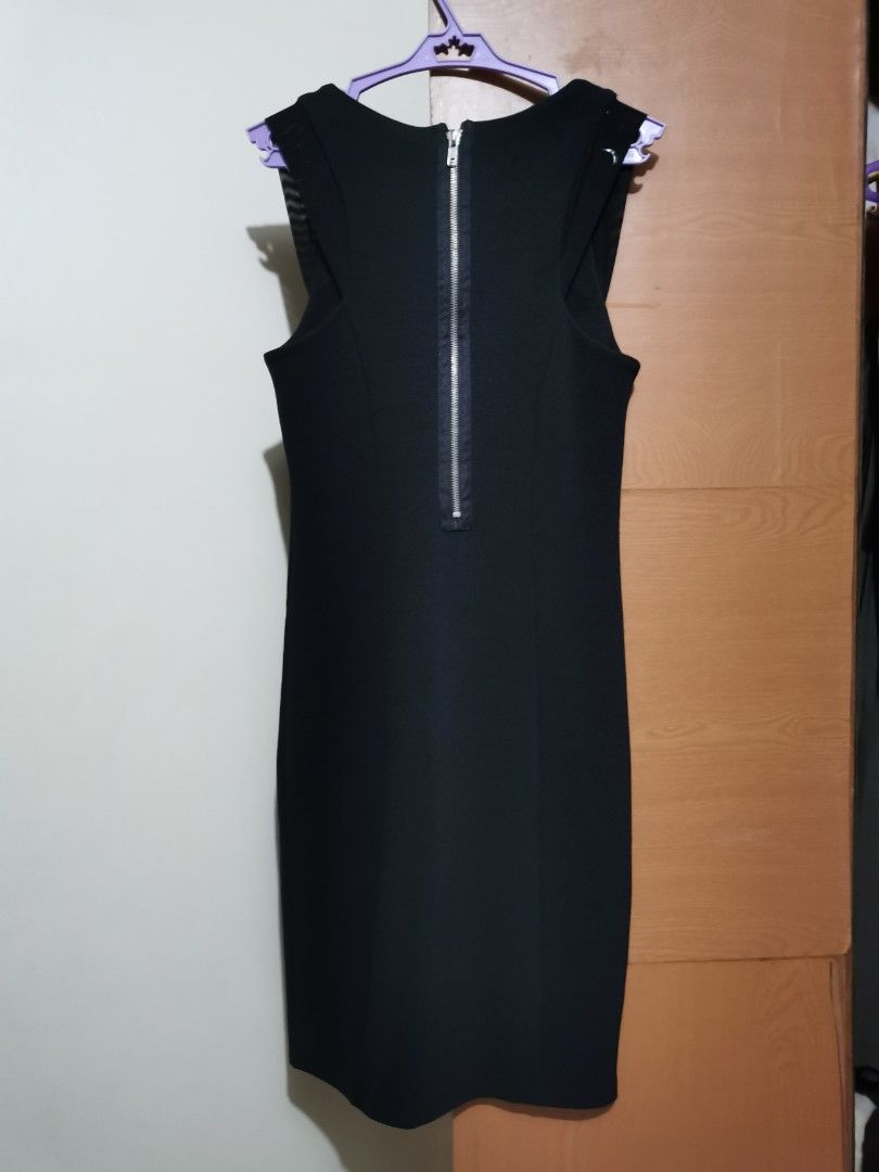 F21 Black Body Fitting Dress LBD (Category: Dresses) located in Pasig City. Submitted by rialuna_fire (Listing ID 1263331561, Image 3). Description: .