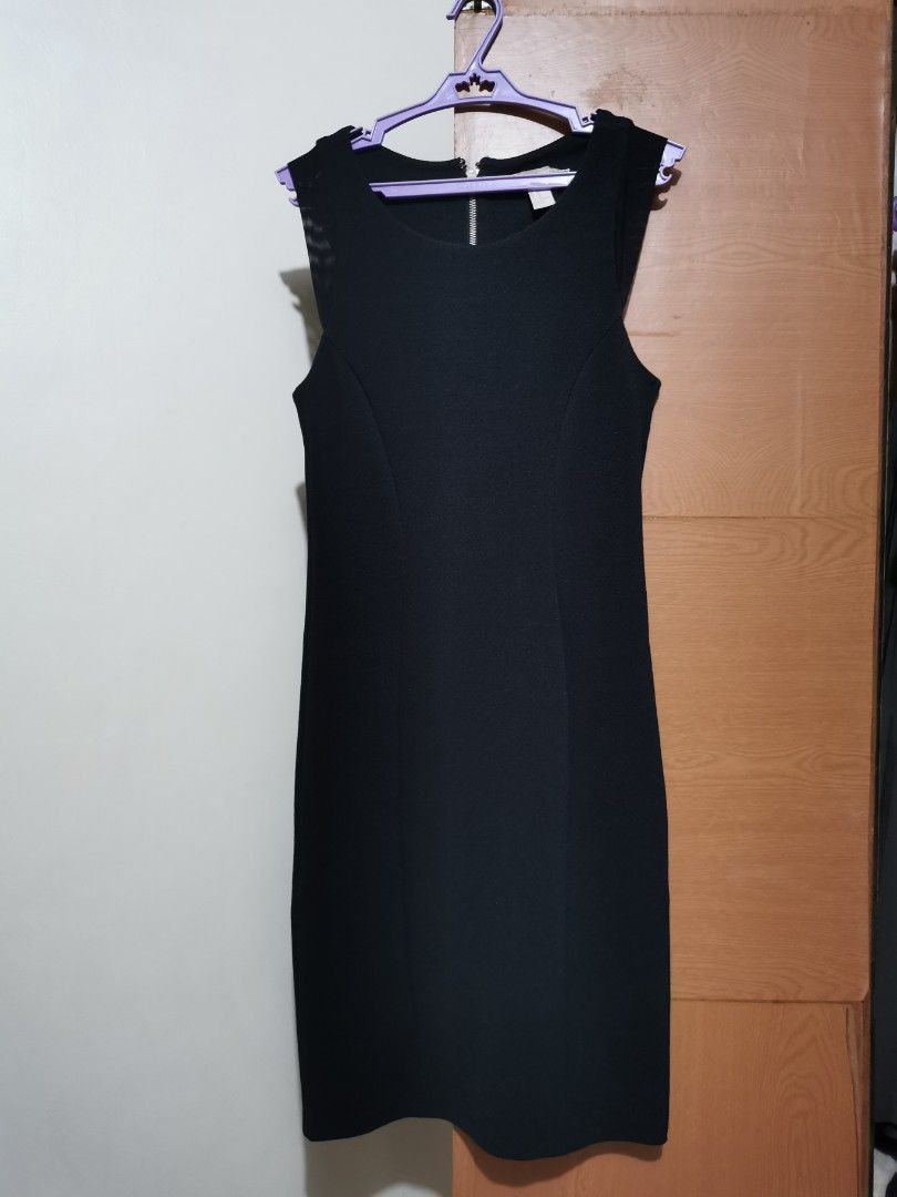 F21 Black Body Fitting Dress LBD (Category: Dresses) located in Pasig City. Submitted by rialuna_fire (Listing ID 1263331561, Image 2). Description: .
