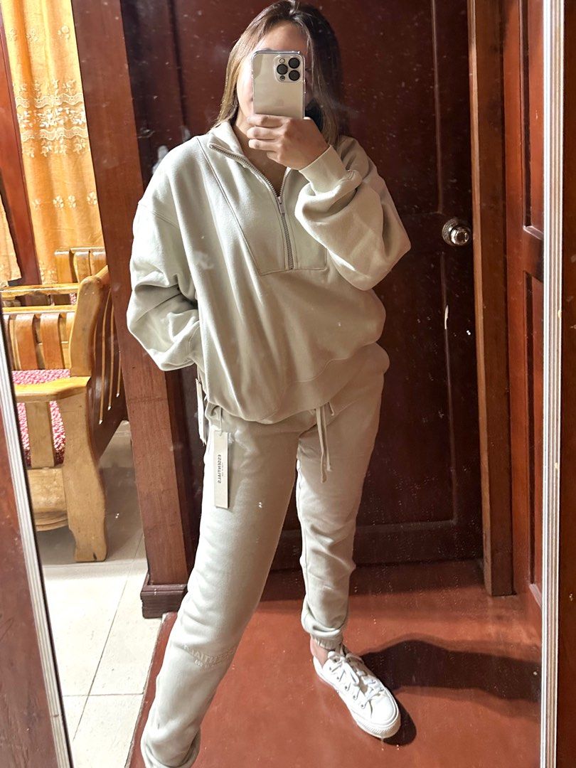 Essentials fleece deals lounge pants