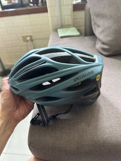 FS: Specialized MIPS and GIRO bicycle helmets aspack medium size both helmets. For road and mountain bikes Very good condition