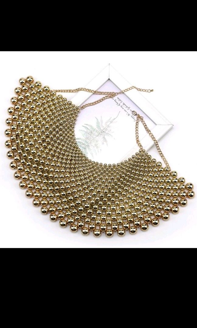 Full neck jewellery shop
