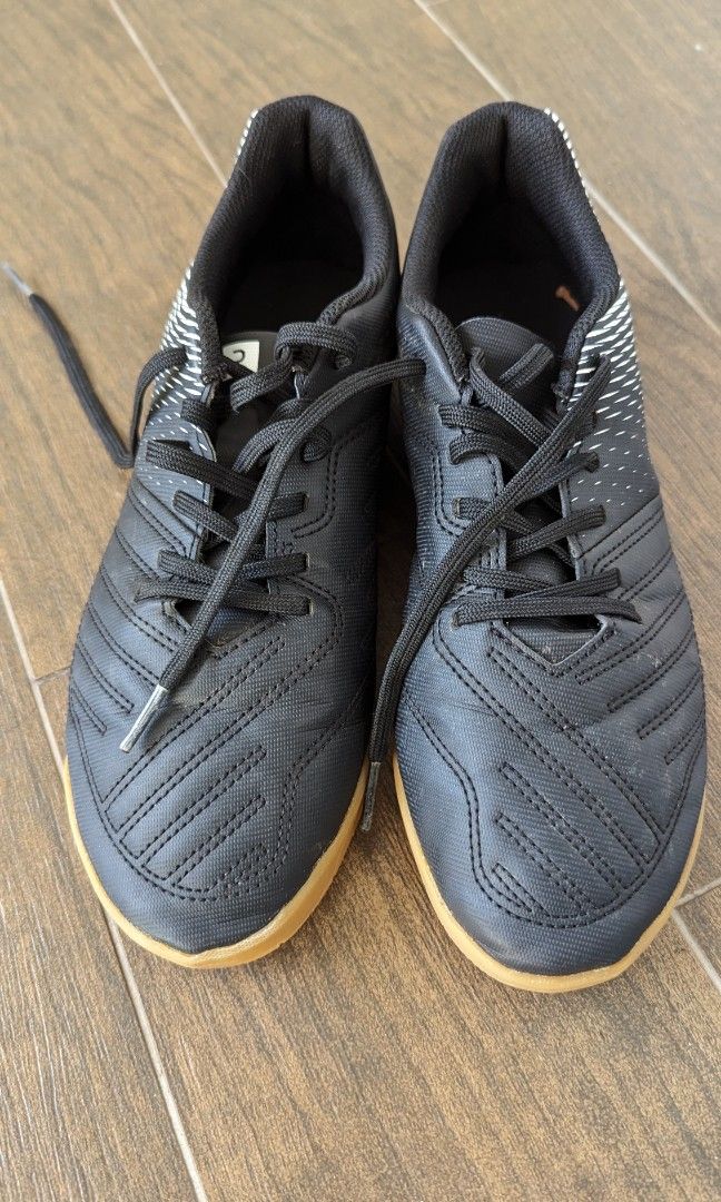 Futsal shoes