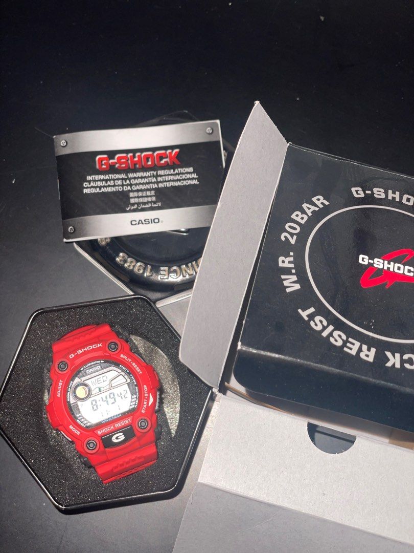 Shock absorbing structure watch top
